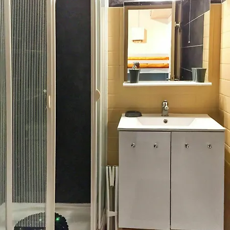 Bright For 2 Adults With A Furnished Balcony - Steps Apartment