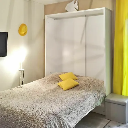 Apartment Bright For 2 Adults With A Furnished Balcony - Steps *
