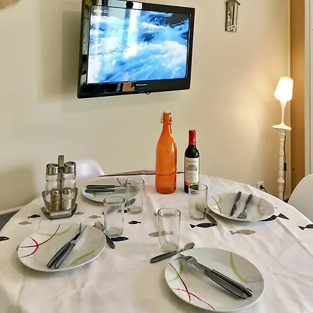 Bright For 2 Adults With A Furnished Balcony - Steps Apartment *