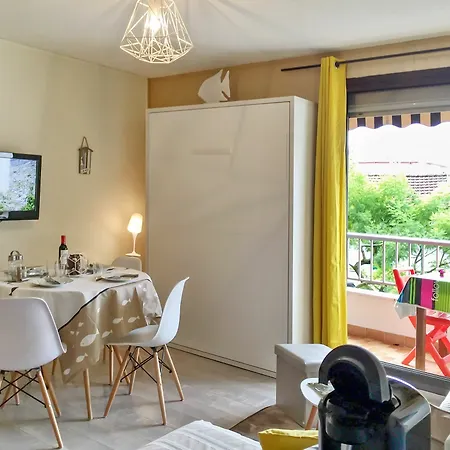 Bright For 2 Adults With A Furnished Balcony - Steps *